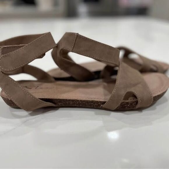 9.5 Me Too Sandal brown suede like open toe back strap for extra support I70 - Picture 4 of 5